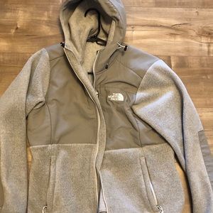 Women’s North Face Denali
